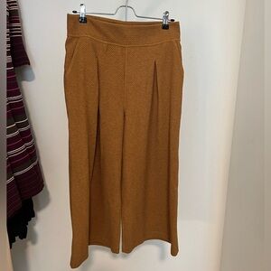 * Lululemon Cropped Pants